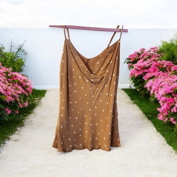 NWOT Stunning Sleeveless Blouse - Picture 3 of 5